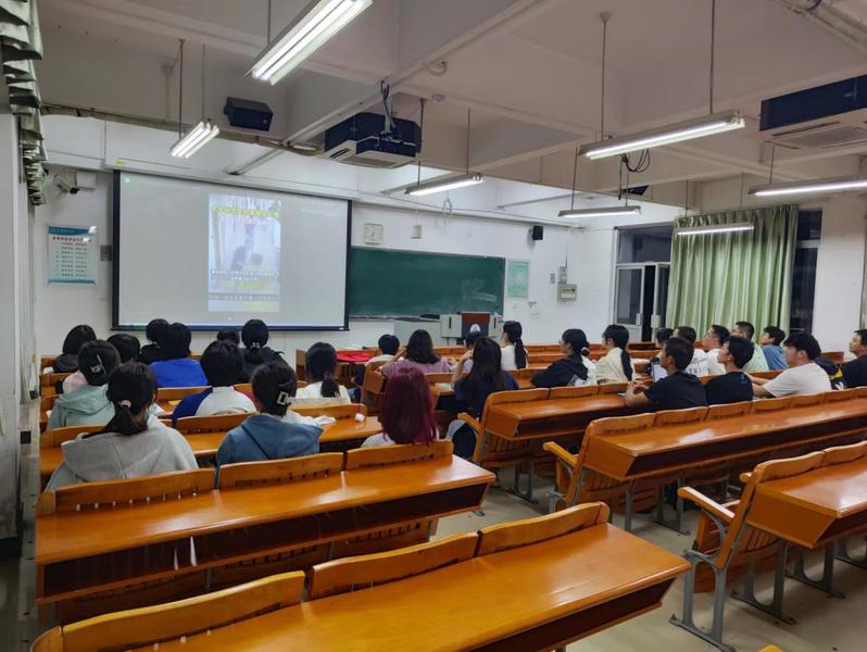 伟德国际1949始于英国开展2022级新生实验室安全与环保知识通识教育培训