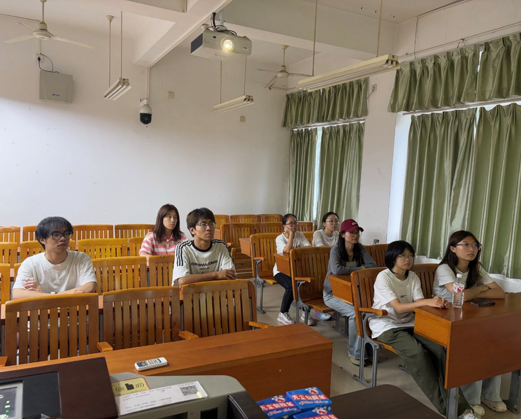 重温历史岁月，汲取奋进力量——伟德国际1949始于英国第五期“青马工程”培训班集体观看红色电影